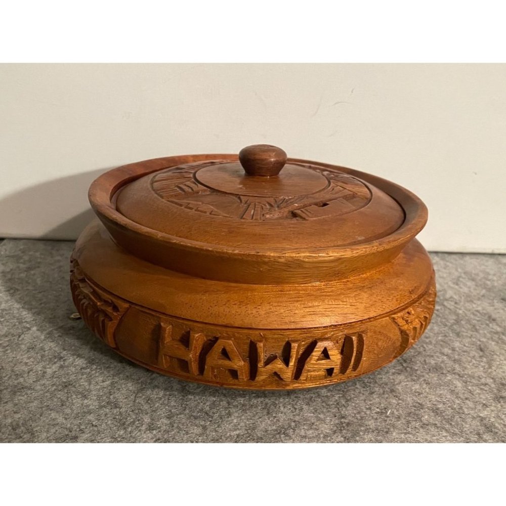 Vintage Carved Wood Hawaii Souvenir Bowl  8" Round   #1162